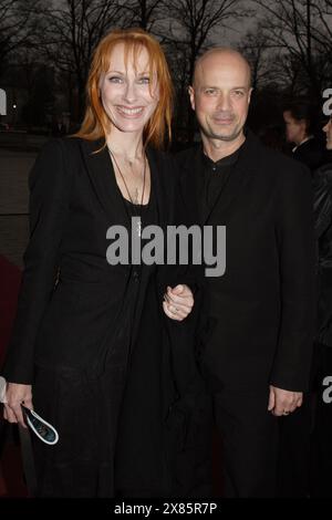 Grimme Preis Verleihung 2005, hier Preisträgerin Andrea Sawatzki mit Ehemann Christian Berkel bei der Ankunft auf dem roten Teppich in Marl, Deutschland 2005. Stockfoto