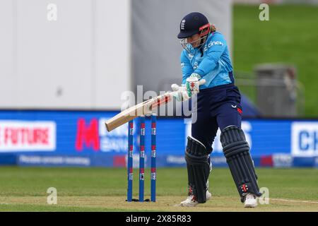 Derby, Großbritannien. Mai 2024. Tammy Beaumont eröffnet den Batting für England während des 1. Metro Bank Women's ODI-Spiels zwischen England Women und Pakistan Women am 23. Mai 2024 im County Ground in Derby, England. Foto von Stuart Leggett. Nur redaktionelle Verwendung, Lizenz für kommerzielle Nutzung erforderlich. Keine Verwendung bei Wetten, Spielen oder Publikationen eines einzelnen Clubs/einer Liga/eines Spielers. Quelle: UK Sports Pics Ltd/Alamy Live News Stockfoto