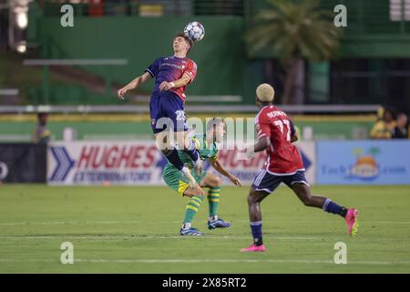 St. Petersburg, Florida, USA. Mai 2024. Der FC Dallas Stürmer Logan Farrington (23) führt den Ball während der sechzehnten Runde des Lamar Hunt U.S. Open Cup am 22. Mai 2024 im Al lang Stadium an. Der FC Dallas besiegte die Rowdies mit 2:1. (Kreditbild: © Kim Hukari/ZUMA Press Wire) NUR REDAKTIONELLE VERWENDUNG! Nicht für kommerzielle ZWECKE! Stockfoto