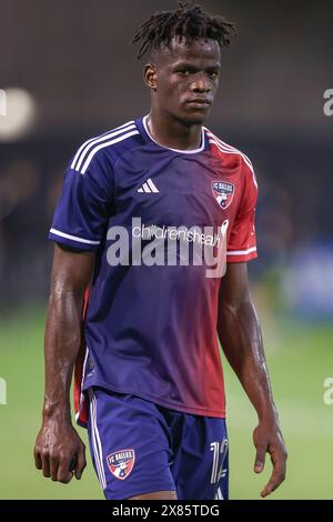 St. Petersburg, Florida, USA. Mai 2024. Der FC Dallas Mittelfeldspieler Carl Fred Sainte (12) geht nach dem 16:10-Spiel der Lamar Hunt U.S. Open am 22. Mai 2024 im Al lang Stadium in die Umkleidekabine. Der FC Dallas besiegte die Rowdies mit 2:1. (Kreditbild: © Kim Hukari/ZUMA Press Wire) NUR REDAKTIONELLE VERWENDUNG! Nicht für kommerzielle ZWECKE! Stockfoto