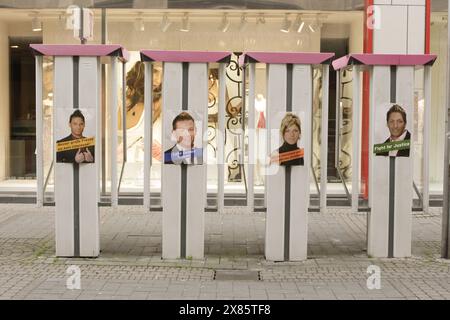 Wahlplakat der Big Brother Staffel 6 zur Wahl des Bürgermeisters hängt in Köln aus, Deutschland 2005. Stockfoto