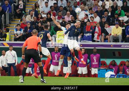 Doha, Katar. 10. November 2022. Harry Maguire und Antoine Griezmann im Spiel zwischen Frankreich und England, Viertelfinale, FIFA Worl Stockfoto