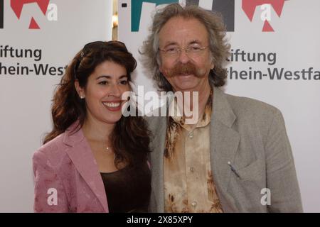 Ehemaliger Moderator Jean Pütz mit Ehefrau Pina Coluccia bei einer Partei der Fimstiftung NRW in Hürth, Deutschland 2005. Stockfoto