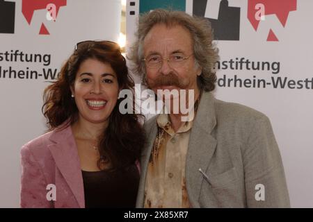 Ehemaliger Moderator Jean Pütz mit Ehefrau Pina Coluccia bei einer Partei der Fimstiftung NRW in Hürth, Deutschland 2005. Stockfoto