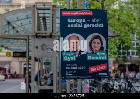 Bonn - 21. Mai 2024 : Ansicht von Gregor Gysi und Oezlem Demirel von der Partei die linke, ein Wahlkampfplakat zur Europawahl Stockfoto