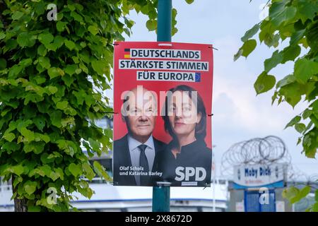 Bonn - 21. Mai 2024 : Blick auf Olaf Scholz und Katarina Barley, ein Wahlkampfplakat der SPD zur Europawahl 2024 Stockfoto