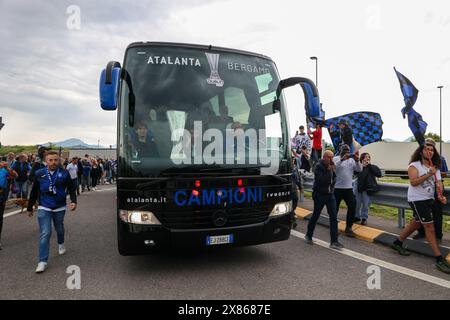 Atalanta kehrt nach dem Sieg in der Europa League zurück, Team Bus während Atalanta kehrt nach dem Sieg in der UEFA Europa League zurück, Fußball Europa League Spiel in Bergamo, Italien, 23. Mai 2024 Stockfoto