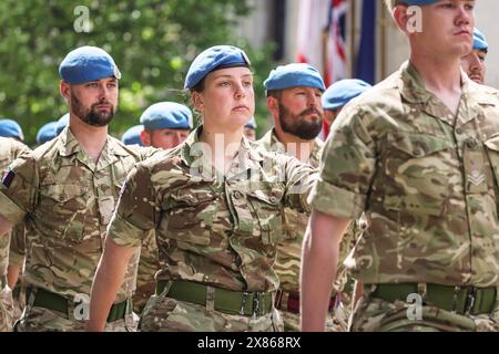 London, Großbritannien. Mai 2024. Die Zeremonie zum UN-Friedenstag (am 23. Mai, am Friedenstag selbst am 29. Mai) findet im Cenotaph in Whitehall statt. Das Personal und die Vertreter des Dienstes respektieren die fast 4400 Friedenssicherungskräfte, die seit 1948 unter der Flagge der Vereinten Nationen ihr Leben verloren haben. Quelle: Imageplotter/Alamy Live News Stockfoto