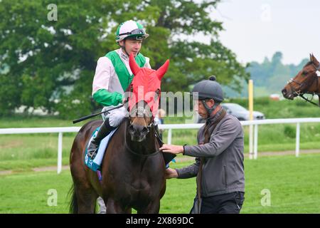 Jockey Jamie Spencer auf Khaadem auf der York Racecourse. Stockfoto