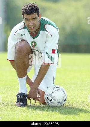 Noureddine Naybet von Marokko in Ciudad Deportiva de Abegondo am 18. Mai 2004 in A Coruña, Spanien. (Foto von QSP) Stockfoto