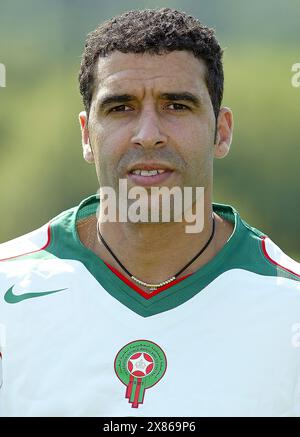 Noureddine Naybet von Marokko in Ciudad Deportiva de Abegondo am 18. Mai 2004 in A Coruña, Spanien. (Foto von QSP) Stockfoto