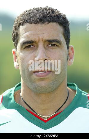 Noureddine Naybet von Marokko in Ciudad Deportiva de Abegondo am 18. Mai 2004 in A Coruña, Spanien. (Foto von QSP) Stockfoto