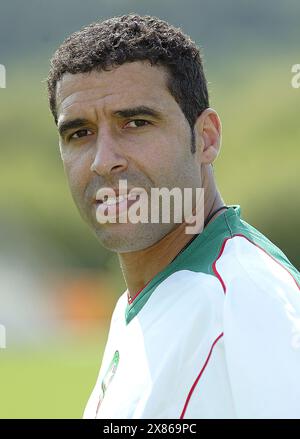 Noureddine Naybet von Marokko in Ciudad Deportiva de Abegondo am 18. Mai 2004 in A Coruña, Spanien. (Foto von QSP) Stockfoto