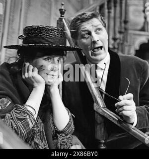 My Fair Lady, Musical, Hamburger Operettenhaus, Deutschland 1963, Regie: Jürgen Wölffer, Darsteller: Karin Hübner als Eliza Doolittle, Günter Pfitzmann als Professor Higgins Stockfoto