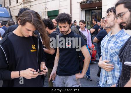 23. Mai 2024, Roma, RM, Italien: Eine Gruppe von Universitätsstudenten aus Neapel protestiert in der Nähe des Senatspalastes in Rom (Foto: © Matteo Nardone/Pacific Press via ZUMA Press Wire) NUR REDAKTIONELLE VERWENDUNG! Nicht für kommerzielle ZWECKE! Stockfoto