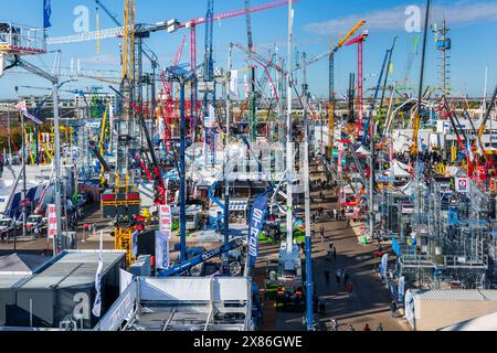 Bauma 2022 Bauma 2022 - die größte Messe für Baumaschinen, Bergbaumaschinen und Baufahrzeuge in München München Bayern Deutschland *** Bauma 2022 Bauma 2022 die größte Messe für Baumaschinen, Bergbaumaschinen und Baufahrzeuge in München München Bayern Deutschland Stockfoto