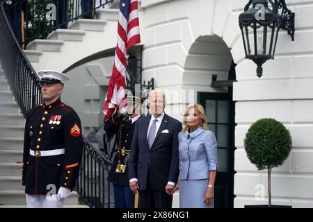 US-Präsident Joe Biden, 2. Rechts, und First Lady Jill Biden, rechts, bei einer Ankunftszeremonie während eines Staatsbesuchs mit William Ruto, Kenias Präsident, nicht abgebildet, auf dem Südrasen des Weißen Hauses in Washington, DC, USA, am Donnerstag, den 23. Mai, 2024. ein amerikanischer Präsident veranstaltet zum ersten Mal seit 16 Jahren einen Staatsbesuch für einen afrikanischen Führer, da die größte Wirtschaft der Welt darum kämpft, Einfluss auf einen Kontinent zu gewinnen, der engere Beziehungen jenseits der größten Konkurrenten Washingtons China und Russland knüpft. Fotograf: Al Drago/Pool/SIPA USA Stockfoto