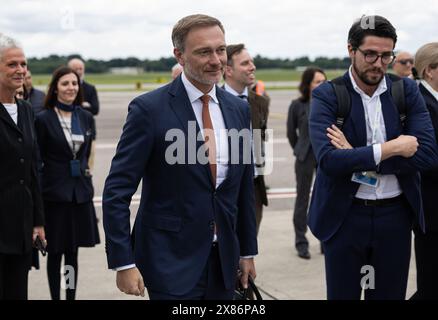 Mailand, Italien. Mai 2024. Bundesfinanzminister Christian Lindner (FDP) bei seiner Ankunft am Flughafen Mailand-Malpensa. Der Bundesfinanzminister reist nach Italien, um an dem Treffen der G7-Finanzminister teilzunehmen. Quelle: Hannes P. Albert/dpa/Alamy Live News Stockfoto