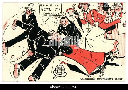 Original-Anti-Suffragette-Postkarte, das Banner lautet „Gime a vote you Feiglinge“. Ein wütender, gewalttätiger Mob von Frauen greift einen Polizisten an, der für sein Wahlrecht kämpft. Die Stimmen für Frauen waren in den frühen 1900er Jahren ein umstrittenes Thema Das ist eine typische Postkarte der Zeit, die Suffragetten als hässliche, unattraktive, wütende Frauen darstellt. Postkarte illustriert von D Geo aus der Valentines Suffragette Serie. 1908. Stockfoto
