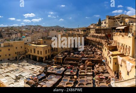 Fez, Marokko - 4. März 2024: Ein allgemeiner Blick auf die Tannerie Chouara im Viertel Fes el Bali in der Innenstadt von Fez Stockfoto