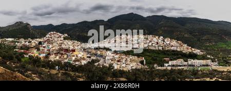 Moulay Idriss, Marokko - 5. März 2024: Panorama der Stadt Moulay Idris Zerhoun bei Meknes Stockfoto