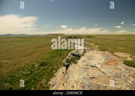 Der Buffalo Jump Hill im First Peoples Buffalo Jump State Park in Montana Stockfoto