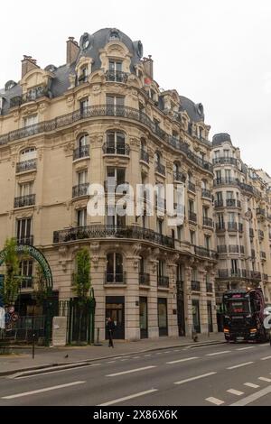 Paris, 19. April 2024:- Ein Blick auf die Straßen von Paris Stockfoto