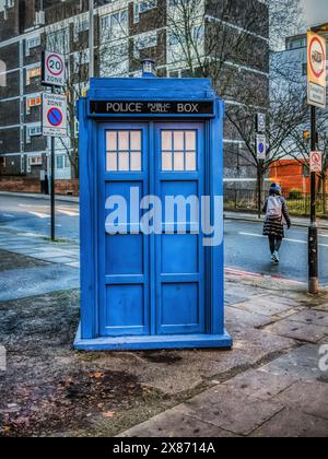 Doctor Who Replica TARDIS im Stil der 1960er Jahre Londoner Polizeibox an der Camden Road London Stockfoto