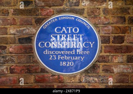 London, UK - 4. März 2024: Eine blaue Plakette an der Cato Street in Marylebone, London, zeigt an, wo die berüchtigte Cato Street Verschwörung entdeckt wurde Stockfoto