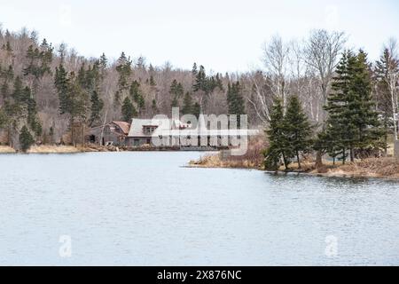 Alte überdachte Brücke über den Hunter River in Prince Edward Island, Kanada Stockfoto