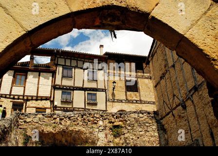 Rahmenfassaden in Frias, Burgos, Spanien Stockfoto