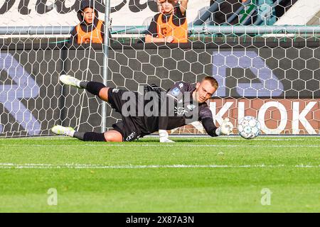 Nijmegen, Niederlande. Mai 2024. NIJMEGEN, NIEDERLANDE - 23. MAI: Torhüter Jasper Cillessen von NEC holte den Ball während des European League Play offs Semifinale-Spiels zwischen NEC und Go Ahead Eagles am 23. Mai 2024 im Goffertstadion in Nijmegen, Niederlande. (Foto: Broer van den Boom/Orange Pictures) Credit: Orange Pics BV/Alamy Live News Stockfoto