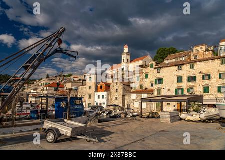 Am kleinen Hafen in der Altstadt von Sibenik, Kroatien, Europa Stockfoto