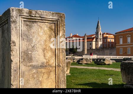 Reste des römischen Forums und die orthodoxe Eliaskirche in Zadar, Kroatien, Europa Stockfoto