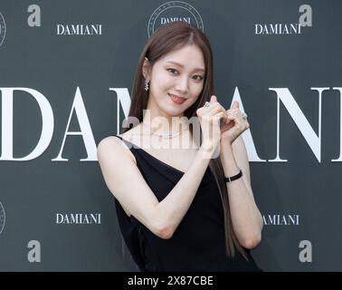 Seoul, Südkorea. Mai 2024. Die südkoreanische Schauspielerin Lee Sung-kyung nimmt am 23. Mai 2024 an einer Fotokonferenz zum 100. Jubiläum der Damiani 100 X 100 Italiani Exhibition in Seoul Teil. (Foto: Lee Young-HO/SIPA USA) Credit: SIPA USA/Alamy Live News Stockfoto