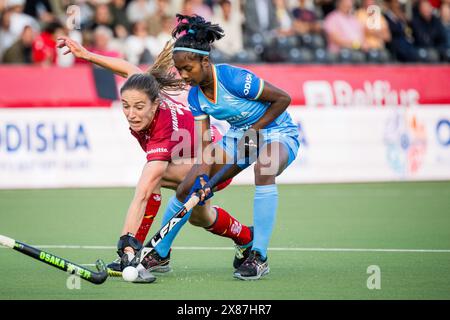 Antwerpen, Belgien. Mai 2024. Die belgische Judith Vandermeiren kämpfte um den Ball während eines Hockeyspiels zwischen der belgischen Nationalmannschaft Red Panthers und Indien, Match 6/16 in der Gruppenphase der FIH Pro League 2024 am Donnerstag, den 23. Mai 2024, in Antwerpen. BELGA FOTO JASPER JACOBS Credit: Belga News Agency/Alamy Live News Stockfoto