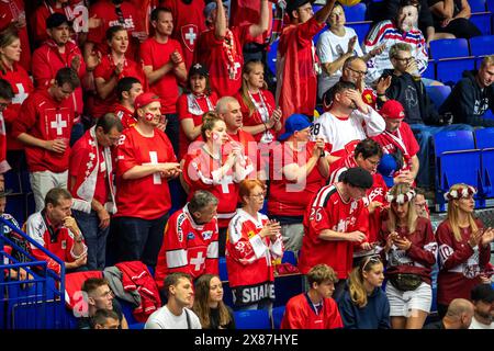 Ostrava, Tschechische Republik. Mai 2024. Das Viertelfinalspiel Schweiz gegen Deutschland der IIHF-Weltmeisterschaft 2024 in der Ostravar Arena, Ostrava, Tschechien, am 23. Mai, 2024. Schweizer Fans. Quelle: Vladimir Prycek/CTK Photo/Alamy Live News Stockfoto