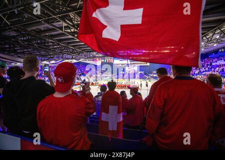 Ostrava, Tschechische Republik. Mai 2024. Das Viertelfinalspiel Schweiz gegen Deutschland der IIHF-Weltmeisterschaft 2024 in der Ostravar Arena, Ostrava, Tschechien, am 23. Mai, 2024. Schweizer Fans. Quelle: Vladimir Prycek/CTK Photo/Alamy Live News Stockfoto