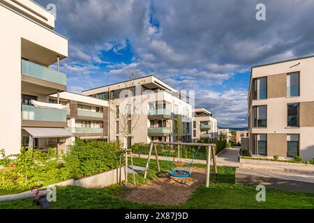 Deutschland, Baden-Württemberg, Waiblingen, Wolken über neuem modernen Entwicklungsgebiet Stockfoto