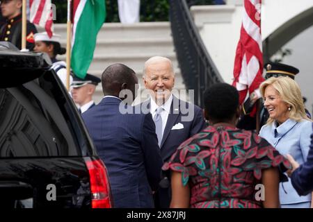 William Ruto, Präsident der Kenyas, von links, US-Präsident Joe Biden, Rachel Ruto, Kenyas First Lady und US First Lady Jill Biden bei einem Staatsbesuch im Südrasen des Weißen Hauses in Washington, DC, USA, am Donnerstag, den 23. Mai, 2024. ein amerikanischer Präsident veranstaltet zum ersten Mal seit 16 Jahren einen Staatsbesuch für einen afrikanischen Führer, da die größte Wirtschaft der Welt darum kämpft, Einfluss auf einen Kontinent zu gewinnen, der engere Beziehungen jenseits der größten Konkurrenten Washingtons China und Russland knüpft. Kredit: Al Drago/Pool über CNP Stockfoto