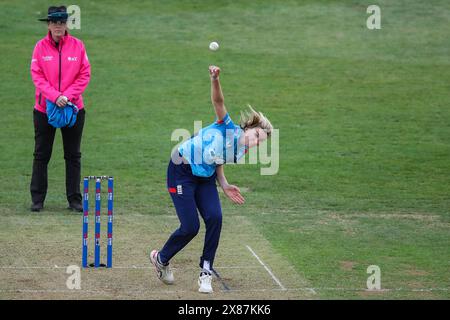 Derby, Großbritannien. Mai 2024. Lauren Bell aus England liefert den Ball beim 1. Metro Bank ODI Match England vs Pakistan am 23. Mai 2024 in Derby, Großbritannien (Foto: Gareth Evans/News Images) in Derby, Großbritannien am 23. Mai 2024. (Foto: Gareth Evans/News Images/SIPA USA) Credit: SIPA USA/Alamy Live News Stockfoto