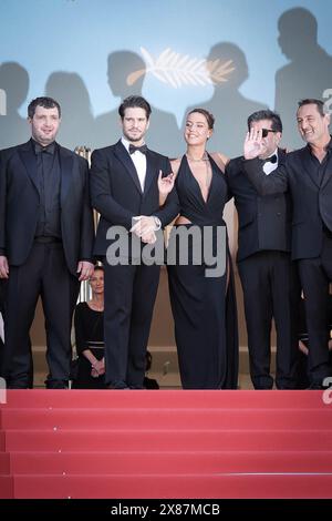 Francois Civil und Adèle Exarchopoulos besuchen den Roten Teppich „L'Amour Ouf“ (Beating Hearts) beim 77. Jährlichen Filmfestival von Cannes im Palais des Festivals am 23. Mai 2024 in Cannes, Frankreich. Foto: David Boyer/ABACAPRESS. KOM Stockfoto