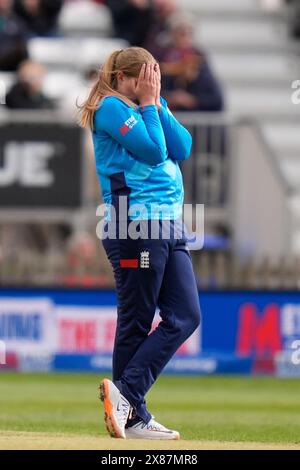 Das County Ground, Derby, Großbritannien. Mai 2024. 1st Womens One Day International, England gegen Pakistan; Sophie Ecclestone aus England reagiert Credit: Action Plus Sports/Alamy Live News Stockfoto