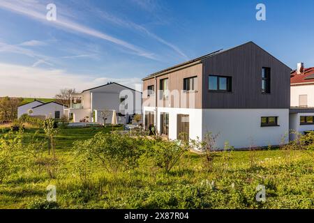 Deutschland, Baden-Württemberg, Waiblingen, moderne Häuser im Neubaugebiet Stockfoto
