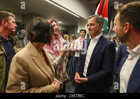 Gent, Belgien. Mai 2024. Premierminister Alexander de Croo wurde während einer Protestaktion im GUM Gents Universiteitsmuseum von GentStudents4Palestine und EndFossilGent anlässlich eines Besuchs des Premierministers am Donnerstag, den 23. Mai 2024, im Bild dargestellt. BELGA FOTO DAVID PINTENS Credit: Belga News Agency/Alamy Live News Stockfoto