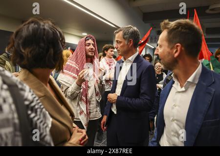 Gent, Belgien. Mai 2024. Premierminister Alexander de Croo wurde während einer Protestaktion im GUM Gents Universiteitsmuseum von GentStudents4Palestine und EndFossilGent anlässlich eines Besuchs des Premierministers am Donnerstag, den 23. Mai 2024, im Bild dargestellt. BELGA FOTO DAVID PINTENS Credit: Belga News Agency/Alamy Live News Stockfoto