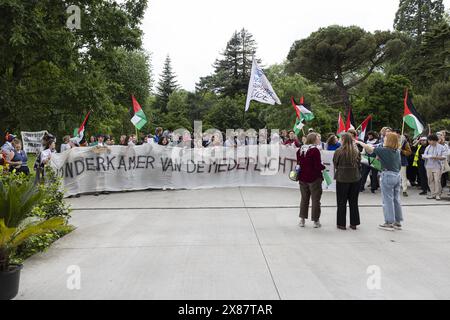 Gent, Belgien. Mai 2024. Eine Protestaktion der Gruppen GentStudents4Palestine und EndFossilGent im GUM Gents Universiteitsmuseum in Gent anlässlich eines Besuchs des Premierministers am Donnerstag, den 23. Mai 2024. BELGA FOTO DAVID PINTENS Credit: Belga News Agency/Alamy Live News Stockfoto