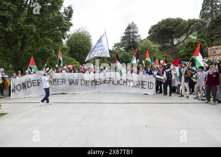Gent, Belgien. Mai 2024. Eine Protestaktion der Gruppen GentStudents4Palestine und EndFossilGent im GUM Gents Universiteitsmuseum in Gent anlässlich eines Besuchs des Premierministers am Donnerstag, den 23. Mai 2024. BELGA FOTO DAVID PINTENS Credit: Belga News Agency/Alamy Live News Stockfoto