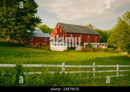 Eine rote Scheune und Farm in Glen Rock, Pennsylvania Stockfoto