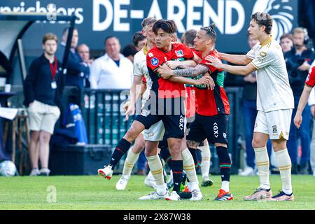 Nijmegen, Niederlande. Mai 2024. NIJMEGEN, NIEDERLANDE - 23. MAI: Tjaronn Chery von NEC, Kodai Sano von NEC, Evert Linthorst von Go Ahead Eagles, Philippe Rommens von Go Ahead Eagles in einem Streit während des Halbfinalspiels der European League zwischen NEC und Go Ahead Eagles im Goffertstadion am 23. Mai 2024 in Nijmegen, Niederlande. (Foto: Broer van den Boom/Orange Pictures) Credit: Orange Pics BV/Alamy Live News Stockfoto